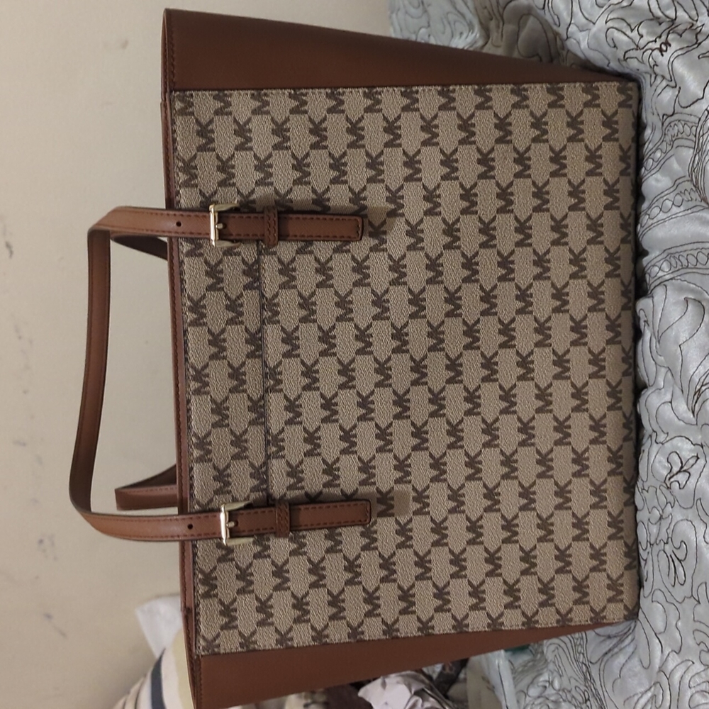 Michael Kors Jet Set Charm Tote/Purse - Picture 7 of 8